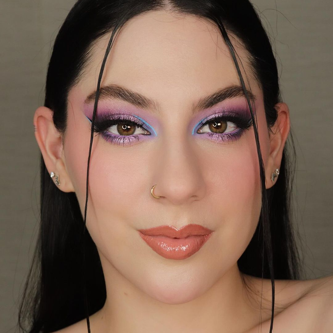 MUJER CON MAQUILLAJE 4