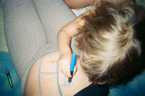 An image of Helena drawing on my belly after I gave birth to Ulysses, 2022.