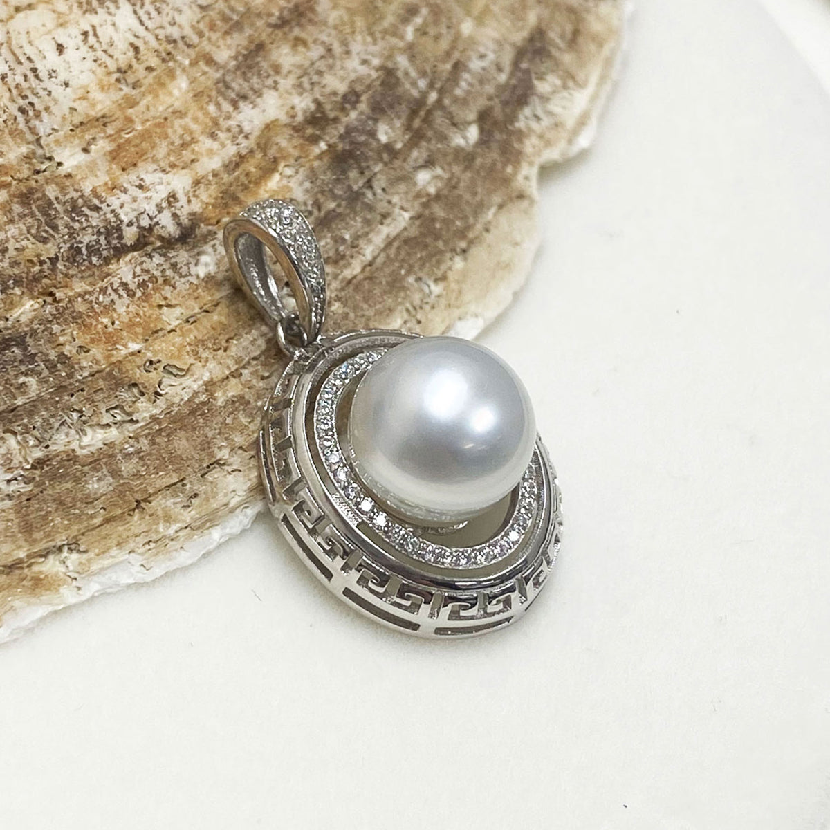 Selena South Sea White Pearl Oval Pendant