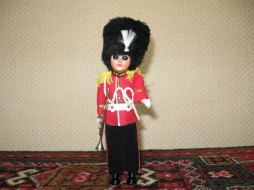 london guard costume