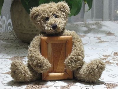sitting teddy bear