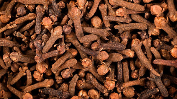 A pile of cloves