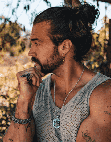 What Jewelry Should Men Wear daily