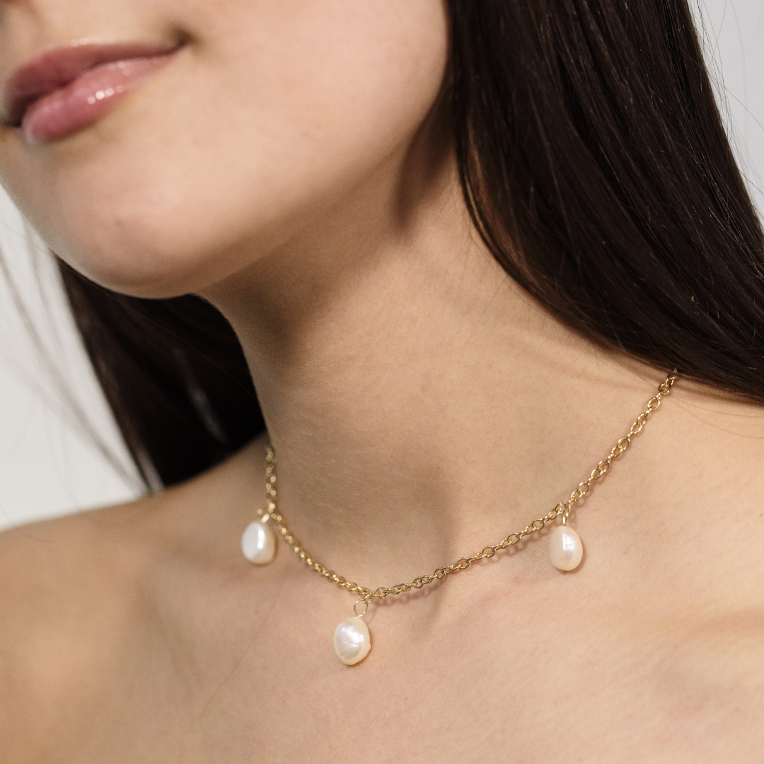 Las Tres Perlas Choker featuring three fresshwater pearls by MONTSERRAT New York