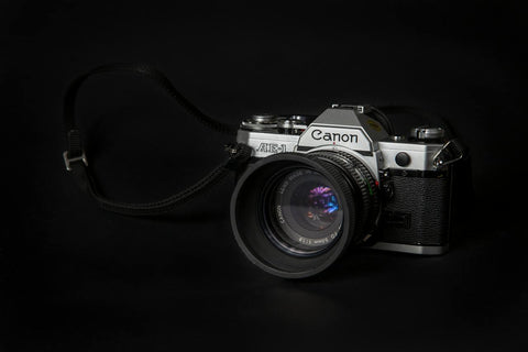 close-up-photo-of-the-canon-camera-lens hood