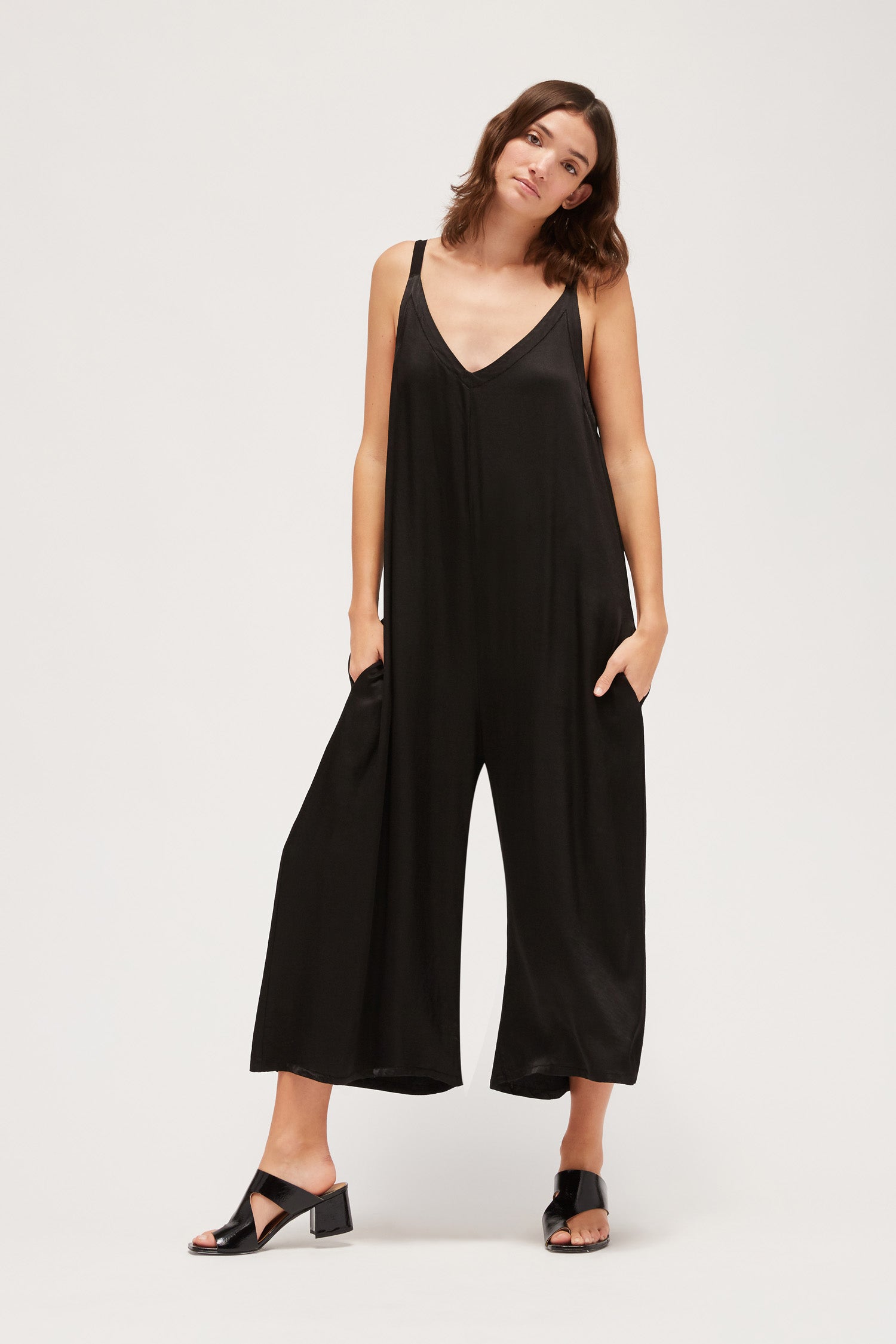 agnes and dora gathered v neck jumpsuit