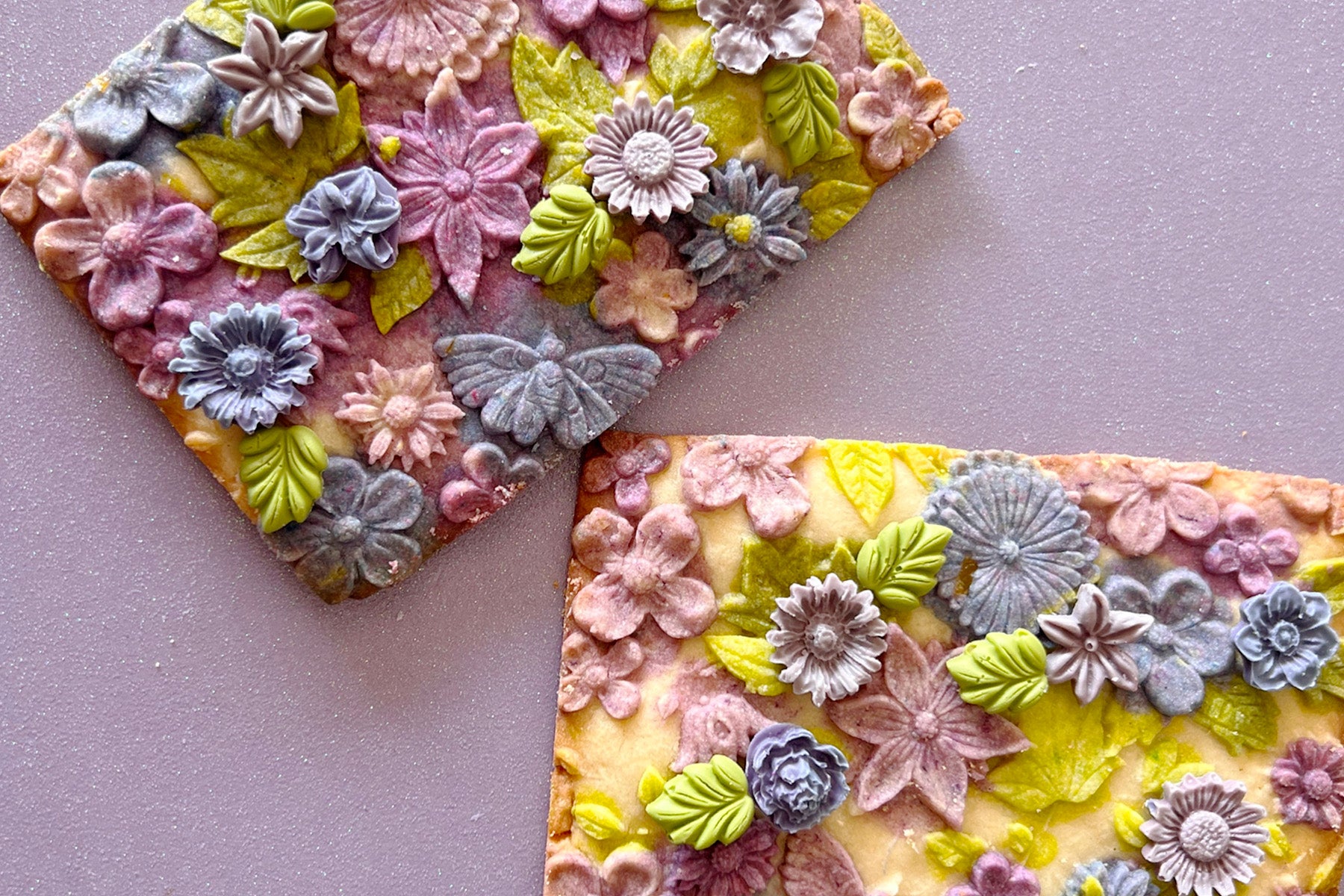 Flower cookies with food coloring gels Enco