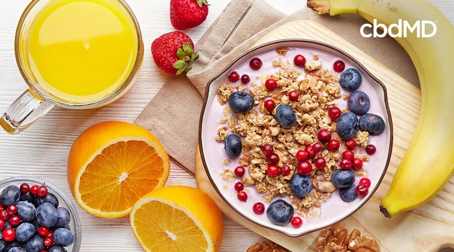 tigela de cereal e banana para café da manhã saudável
