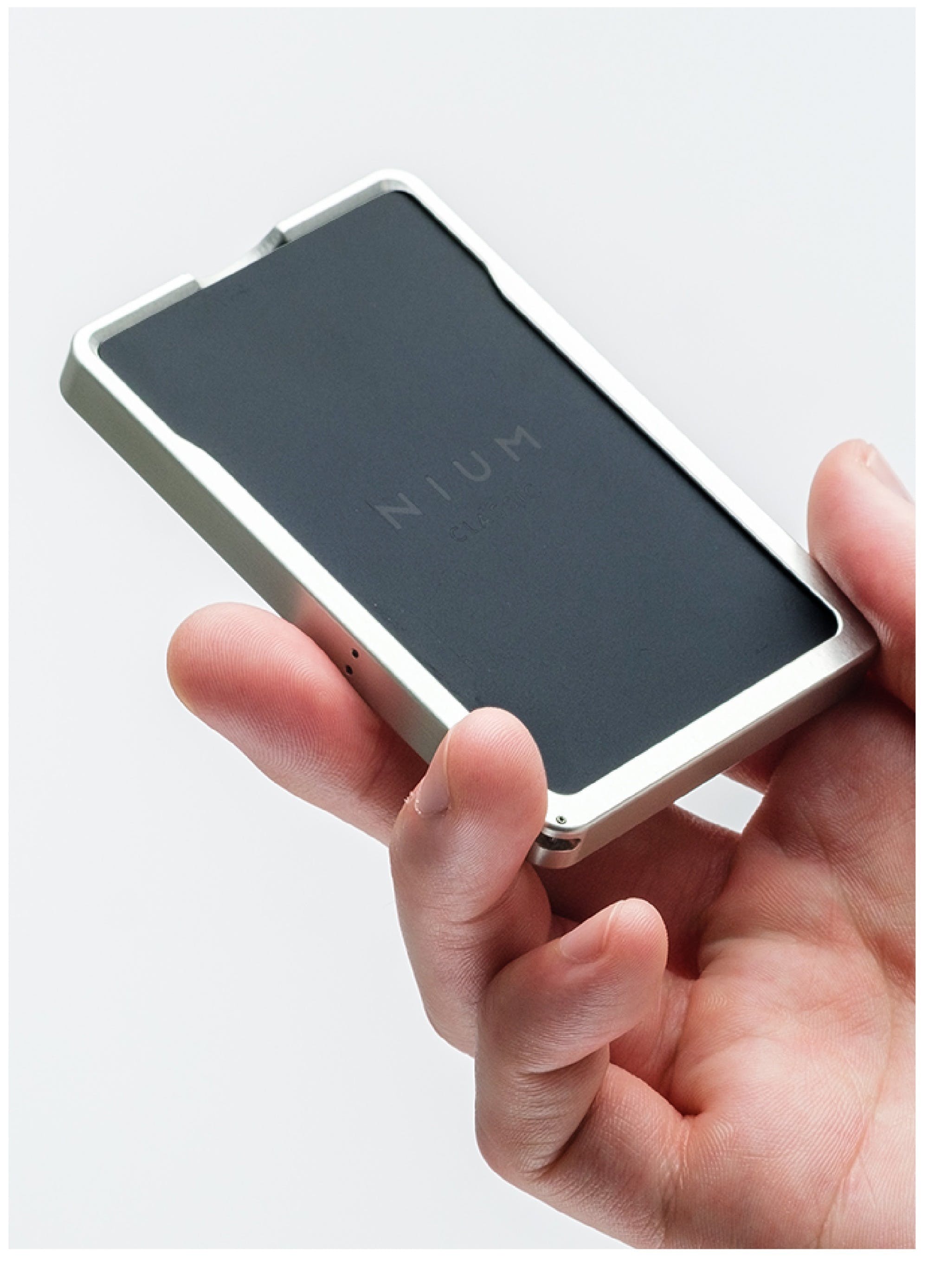 NIUM CLASSIC ニウムクラシック 次世代フレーム型 日本製 アルミ削り出し カードケース ミニ財布 コンパクトウォレット