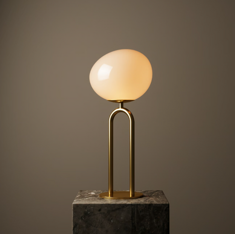 lampe de table dorée