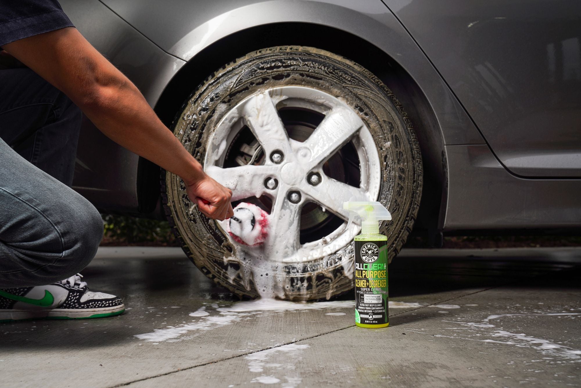 Cleaning a wheel with All Clean+