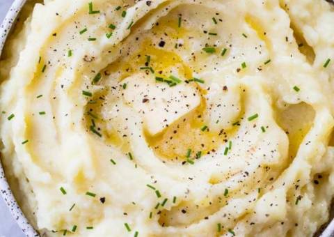 Garlic Mashed Potatoes - Hygge Inspired Thanksgiving Meal