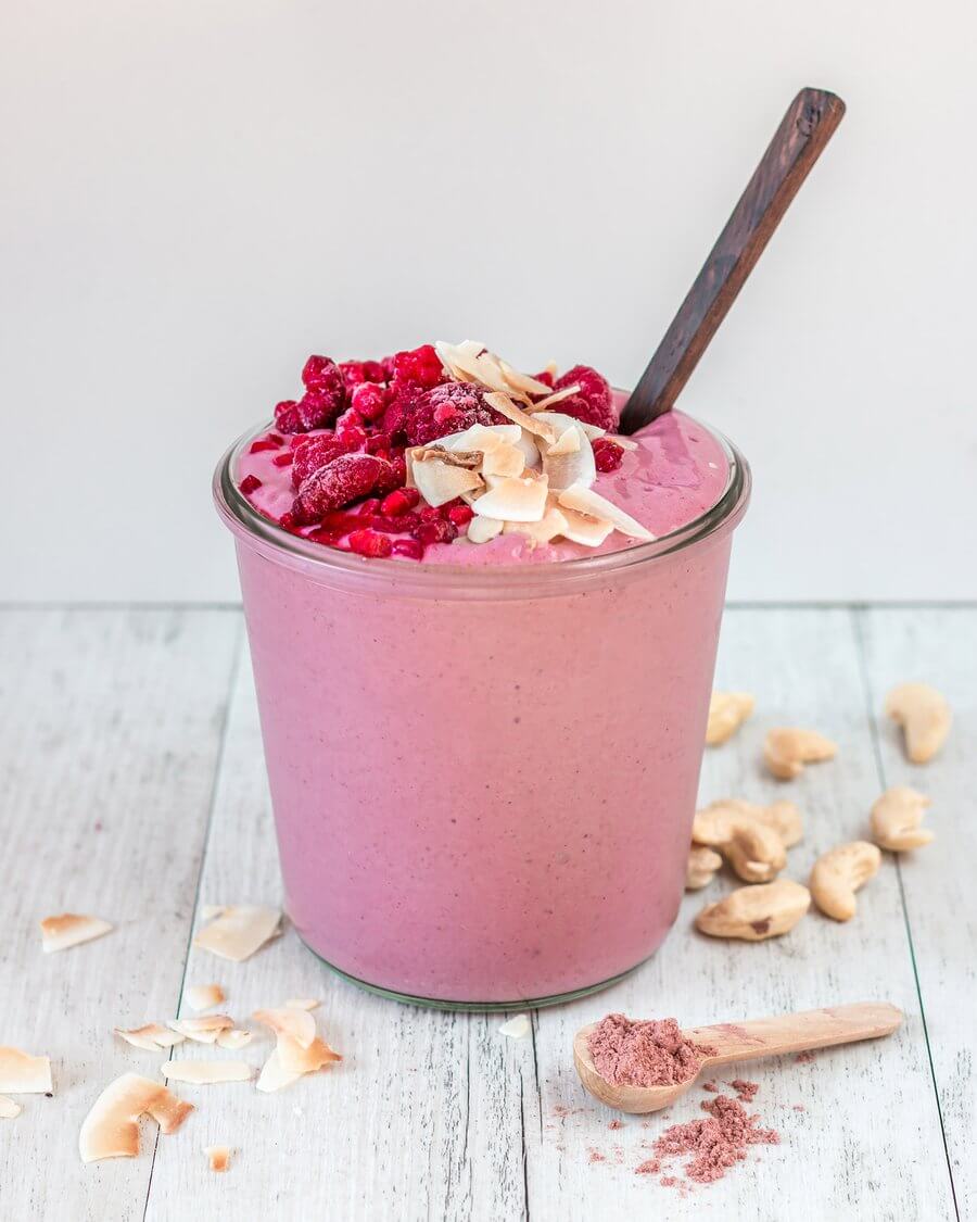 RASPBERRY VANILLA CHEESECAKE SMOOTHIE | Tropeaka