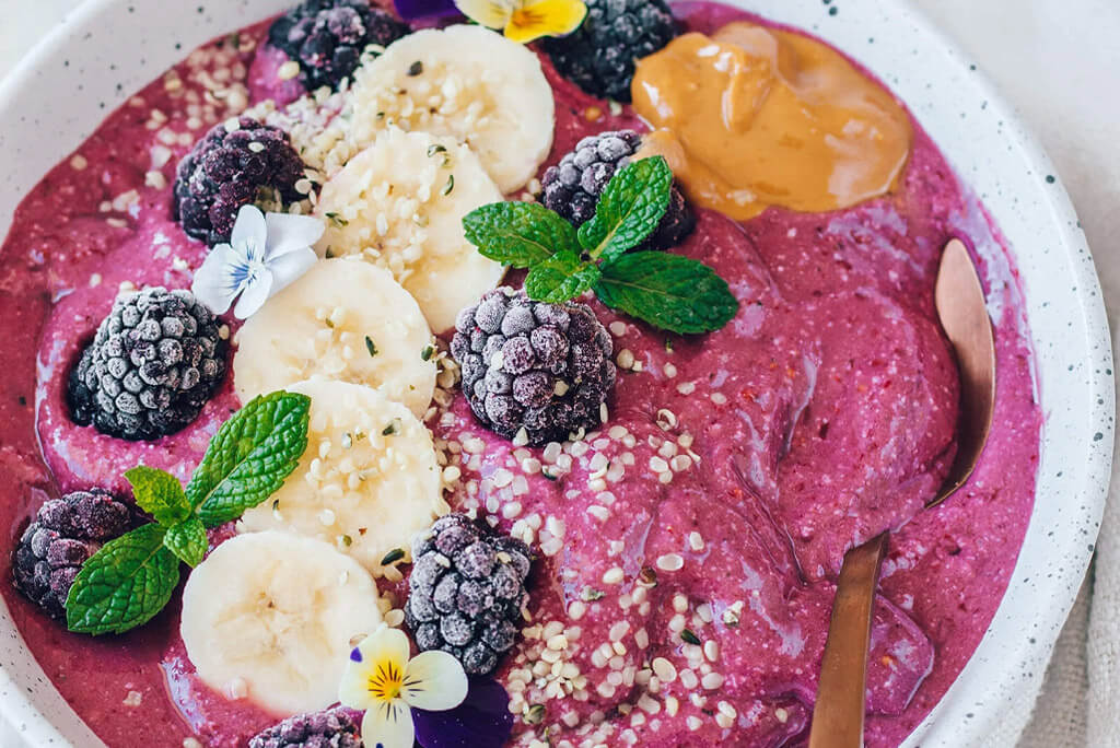 acai smoothie bowl