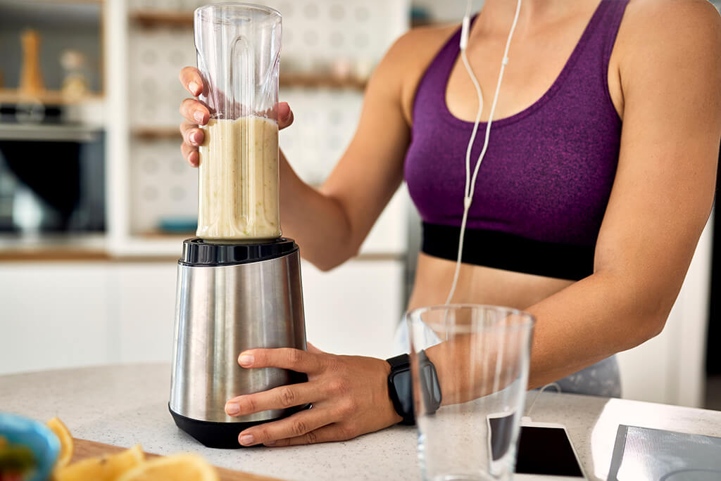 girl making a protein smoothie