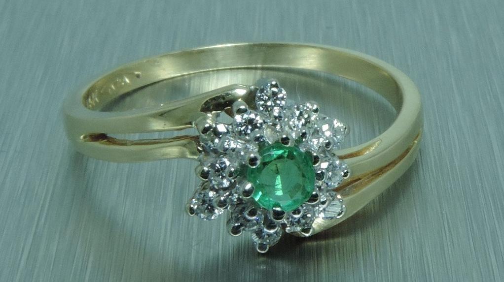 DIAMOND AND EMERALD CLUSTER RING – Transcend Fine Jewellery
