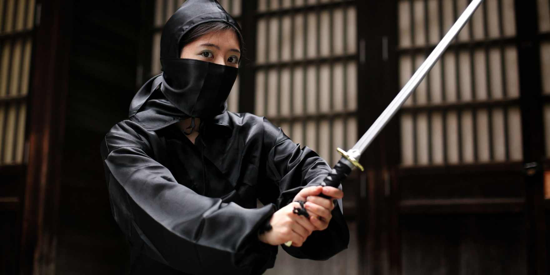 mujer ninja kunoichi