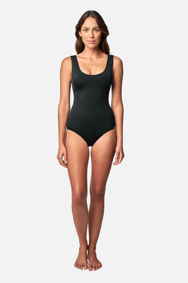 Classic One Piece BLACK – UNE PIECE US