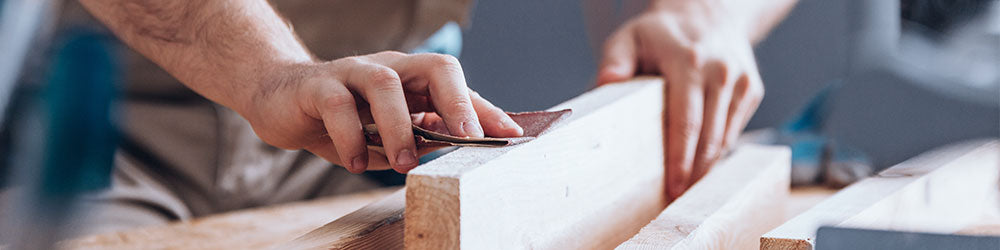 řemeslník brusný papír surového dřeva