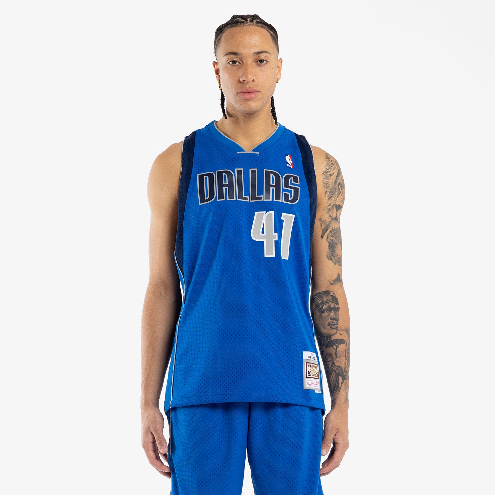 Dallas Mavericks Icon Edition 2022/23 Nike Dri-FIT NBA Swingman Jersey.