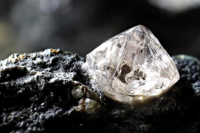 Natural vs lab-grown diamonds: how are they made?
