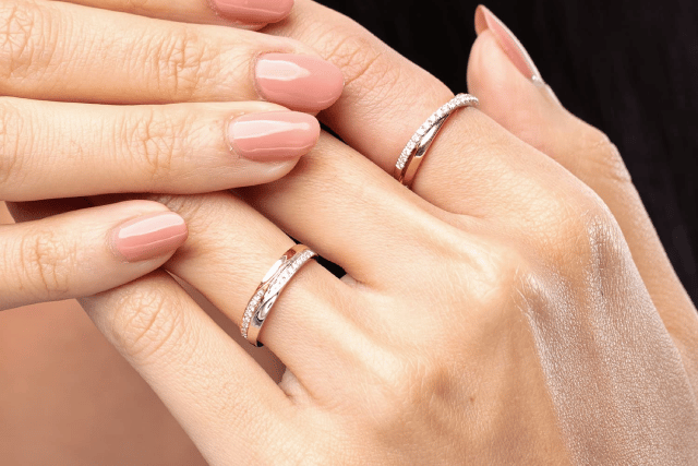 What does the wedding ring symbolise?