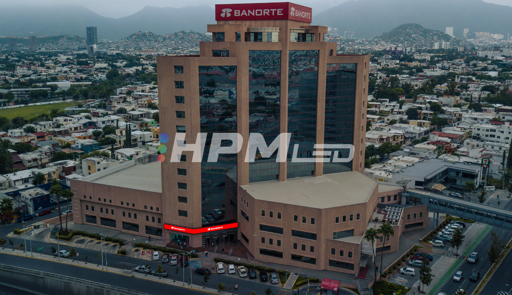 Proyecto Pantalla LED HPMLED Edificio Banorte