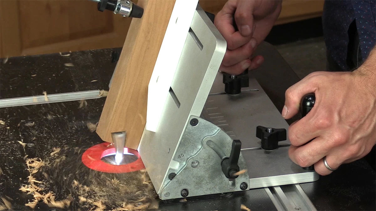 The VRS-200 in action on the router table.