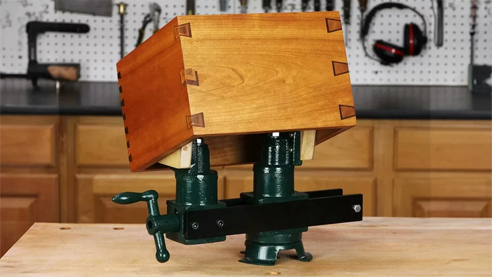 The Carver's Vise (100-586) can both clamp and spread to hold even the most unusual projects.