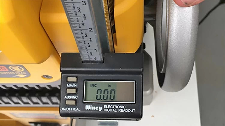 Easily switch between absolute and incremental measuring modes. In incremental mode you can temporarily zero out the scale which gives you a handy zero reference point.