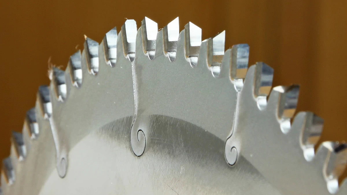 All Miter-Max blades feature an ATB-R grind with sets of four 30° ATB teeth followed by a triple-chip raker tooth. This configuration produces splinter-free cuts, nearly perfectly flat bottom kerfs, and outstanding longevity.