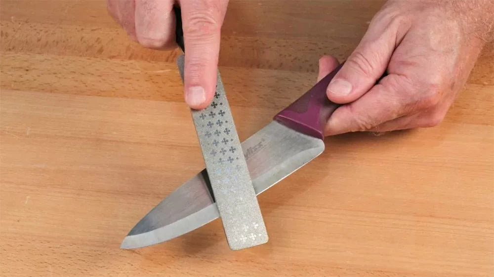 The single-handle file is perfect for touching up the edges of tools such as knives, scissors, and garden shears.