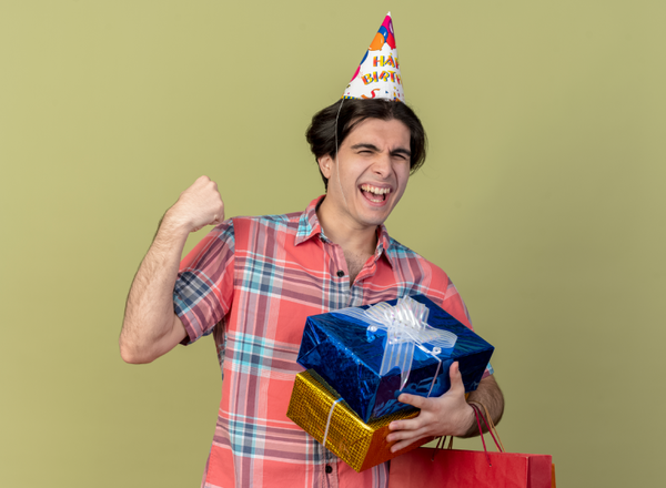 How to Choose The Best 21st Birthday Gifts from Parents to Son