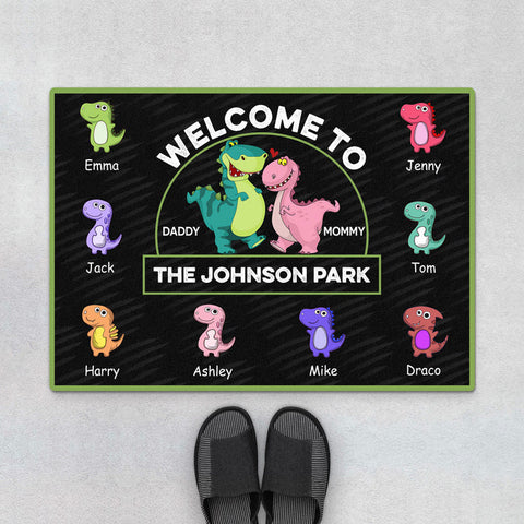 The personalised doormat is printed with funny texts, graphics of dad and family members[product]