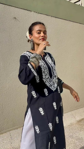 Chikankari kurta in pure cotton