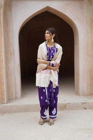 How to Style Chikankari Kurta for a Formal Office Wear Look