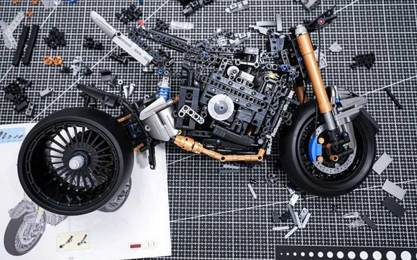 AoBrick Motorcycle 1:5 Scale GSX 1300 BK