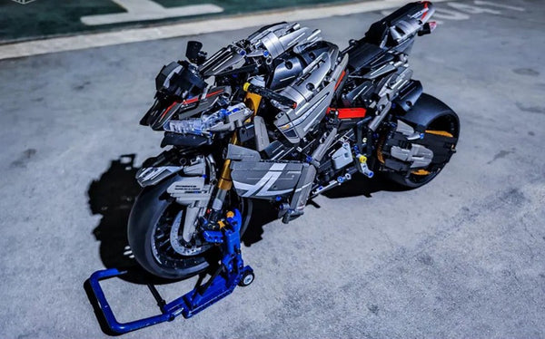 AoBrick Motorcycle 1:5 Scale GSX 1300 BK