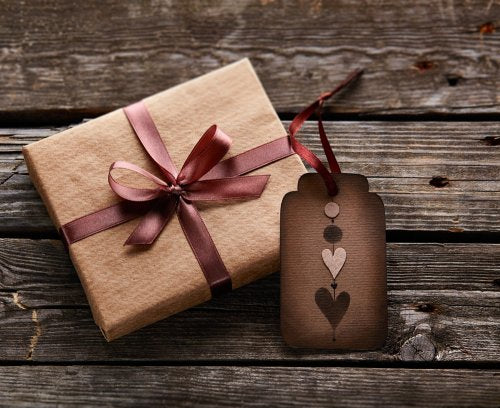Top 12 Heartfelt 1 Year Anniversary Gifts Ideas For Girlfriend