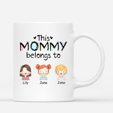 Personalized mugs for mom with her children