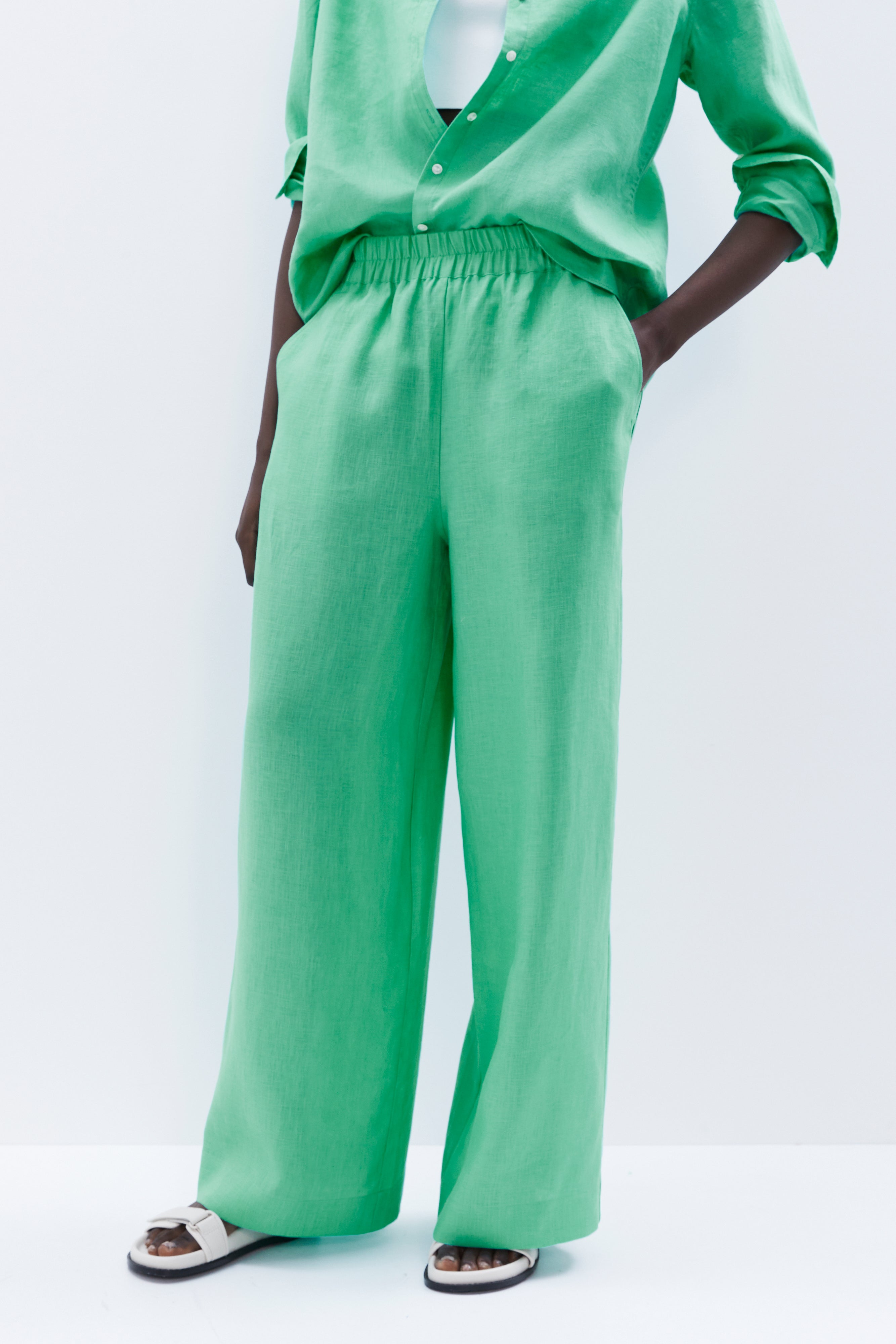 No Boundaries Junior's Sunday Green Midnight Wide Leg Fleece Pants, Green  Midnight, Large : : Clothing, Shoes & Accessories