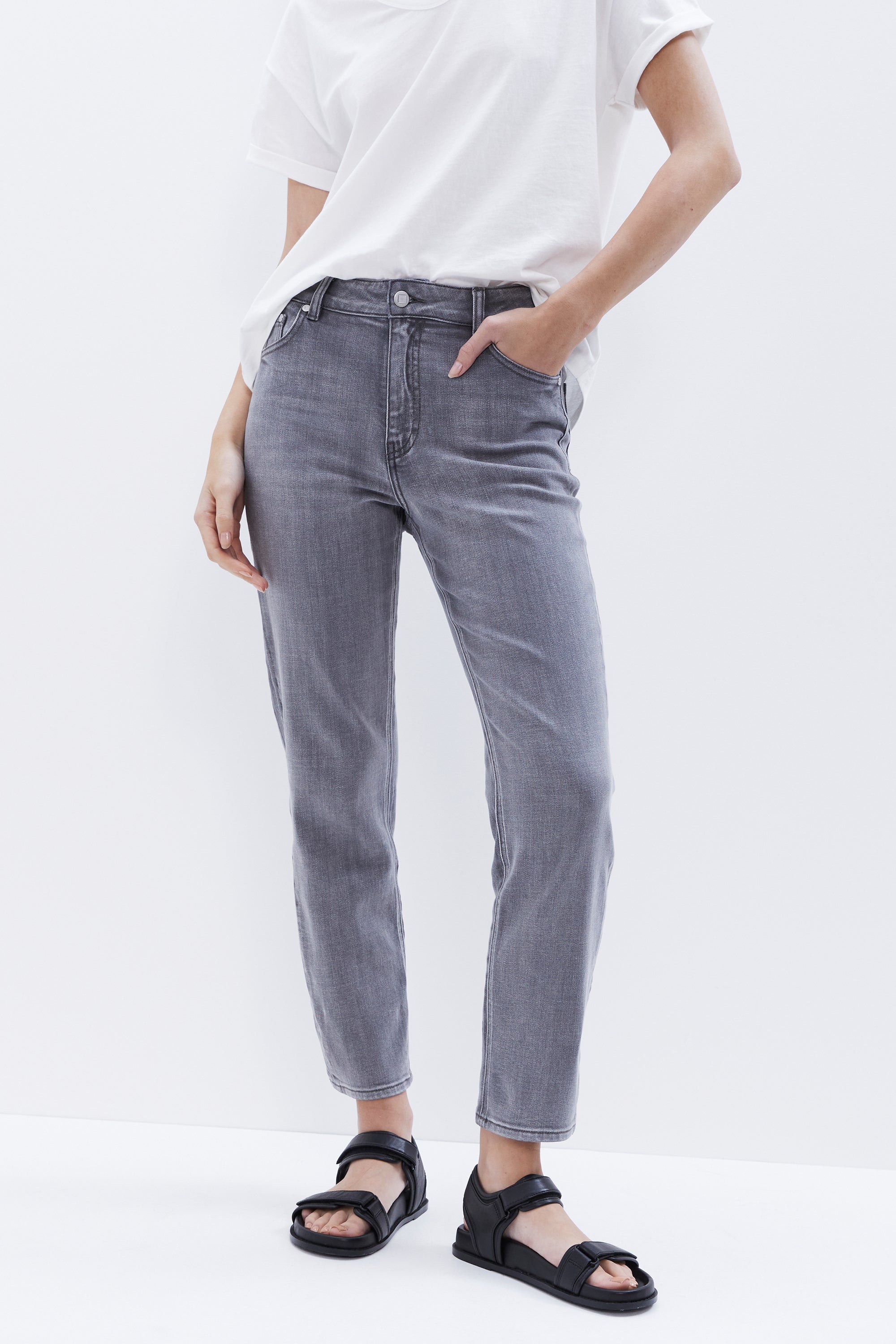 Slim Fit Cropped Jean