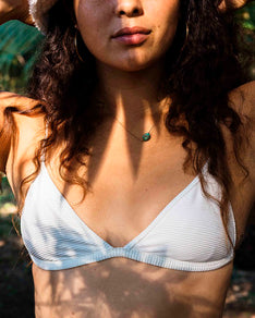 How to Clean a Bathing Suit With Vinegar