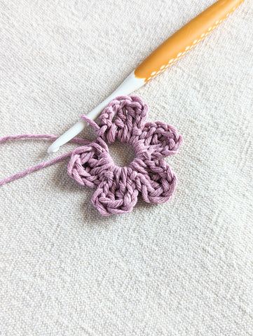 Boho Daisy Garland Free Crochet Pattern