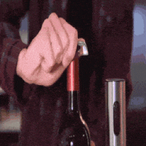 פותחן בקבוקי יין חשמלי בלחיצת כפתור