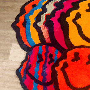 שטיח ארוג מעוצב בסגנון סמיילי