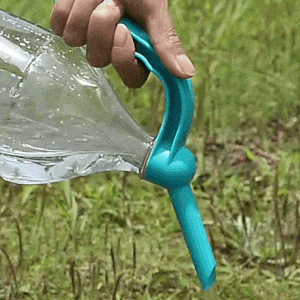 משפך בקבוק להשקיית צמחים