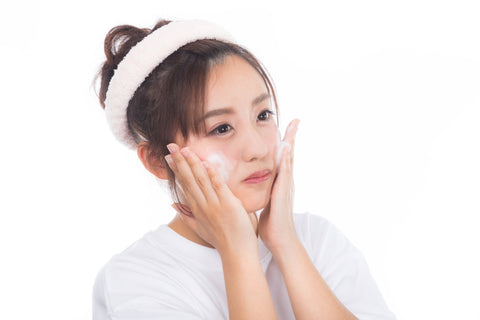 洗顔は、お肌にとって非常に重要であり、適切な方法を知ることがとても大切です。