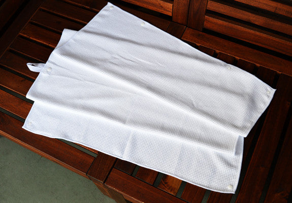 https://cdn.shopify.com/s/files/1/0747/4917/products/DSC_0012-white-wearable-textured-microfiber-swim-travel-towel.jpg?v=1459196406&width=1280