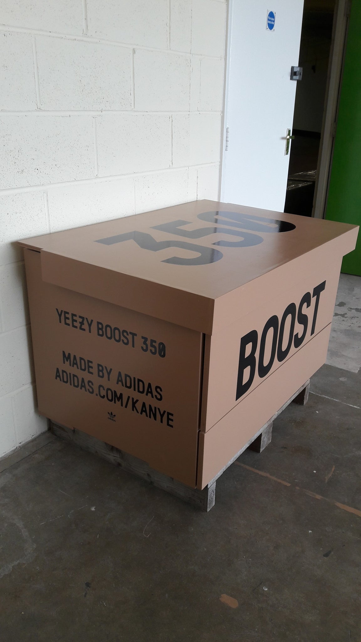 adidas yeezy box